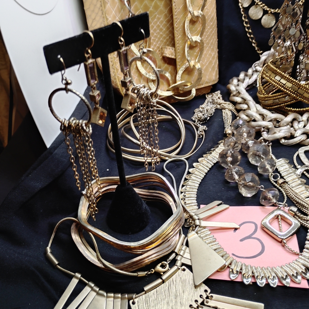 Lot#3 Chic Goldtone Jewelry Collection - Picture 7 of 10